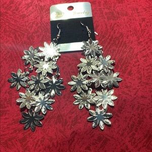 ❤️‍🔥4 for $20 Silver Floral Earrings